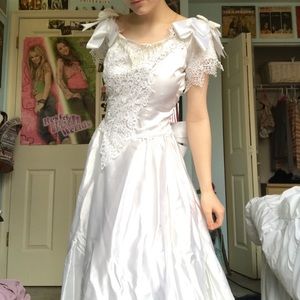 vintage wedding dress no tags lace bows and beading